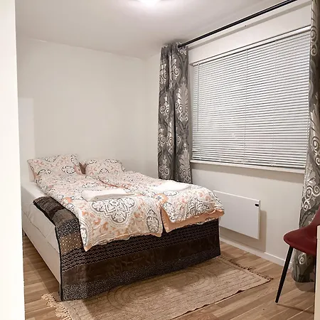 Sentral Og Moderne I Appartement